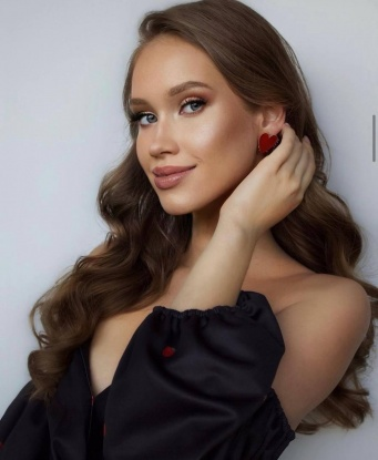 Мои услуги полны энергии и страстных ласк. Со мной ты сможешь расслабиться, забыть о повседневных проблемах и погрузиться в мир наслаждения. Я раскрою все твои сокровенные желания и сделаю твои самые смелые фантазии реальностью. Умею расслаблять как телом, так и душой, так что будь уверен, что получишь от меня весьма приятные эмоции. Мои фотографии подтверждают мою натуральность и разностороннюю красоту.📸 Позволь себе расслабиться и насладиться мгновениями сексуального удовольствия в моем обществе. Не стесняйся, рискни и дай себе шанс испытать настоящую страсть! Уверена, ты не пожалеешь. 💋 13620, 21 год